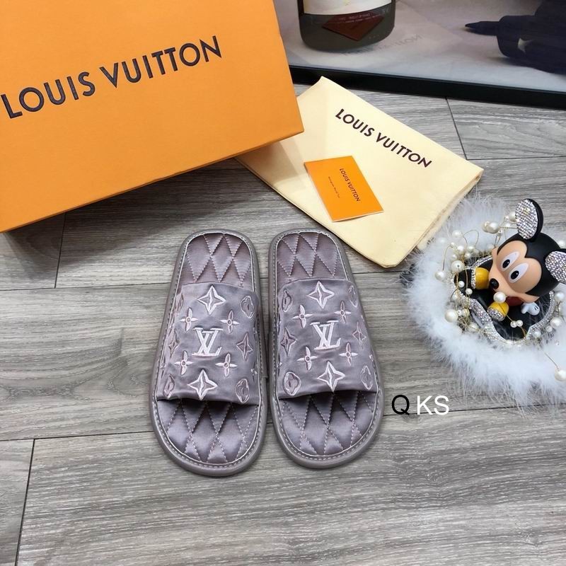 LV Women's Slippers 362